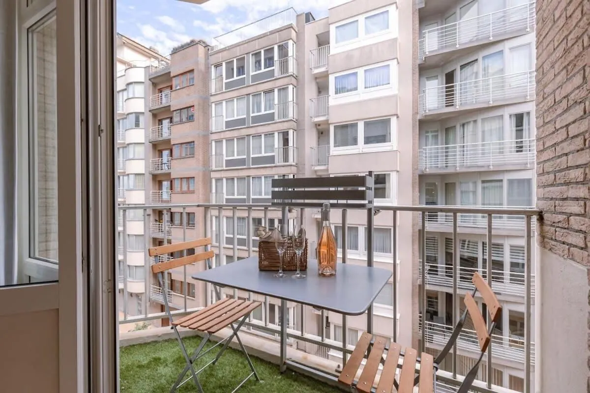 Huswell - Warm & Cozy Lateral Seaview Apartment オステンド